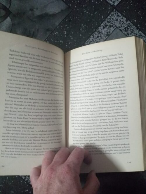 Oor Krygers, Korrelkoppe en Konkelaars – Max du Preez secondhand book