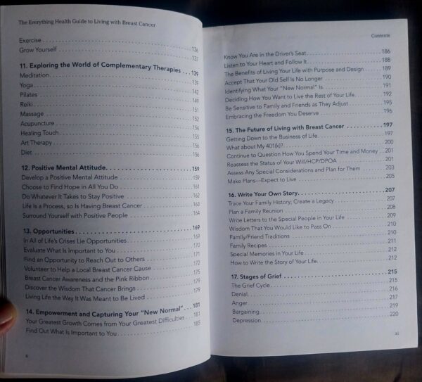 The Everything Health Guide To Living With Breast Cancer - L Carvallo, J Stewart