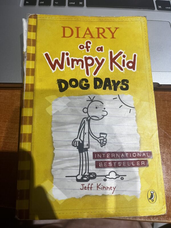 Diary Of A Wimpy Kid: Dog Days #4 - Jeff Kinney