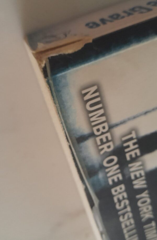 Secrets To The Grave – Tami Hoag secondhand book