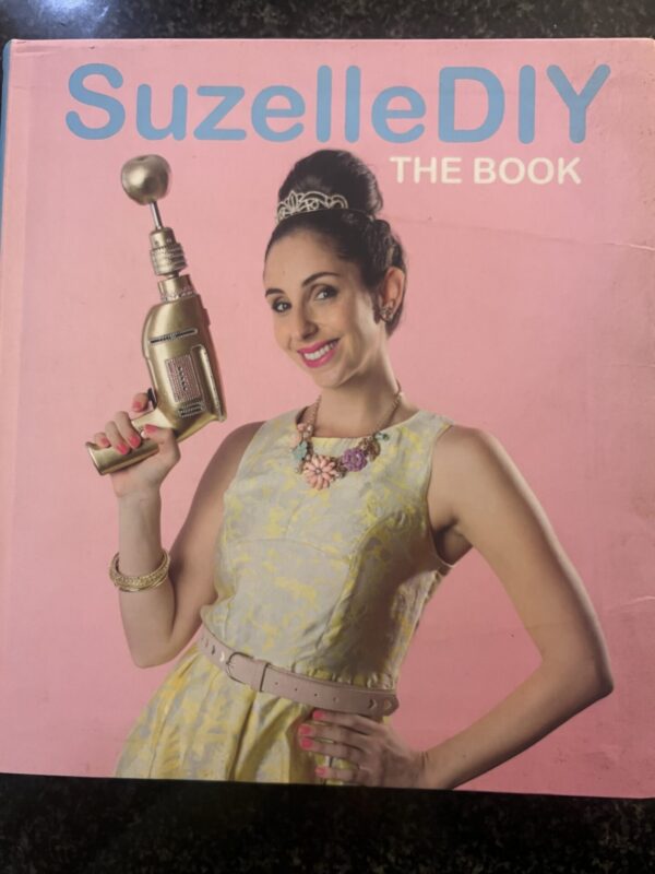 SuzelleDIY - The Book