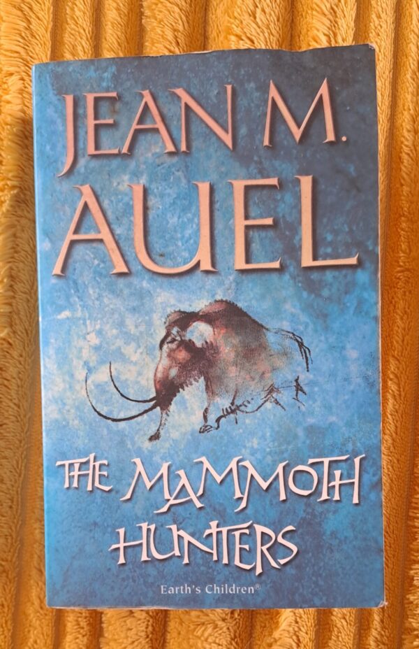 The Mammoth Hunters – Jean M Auel secondhand book
