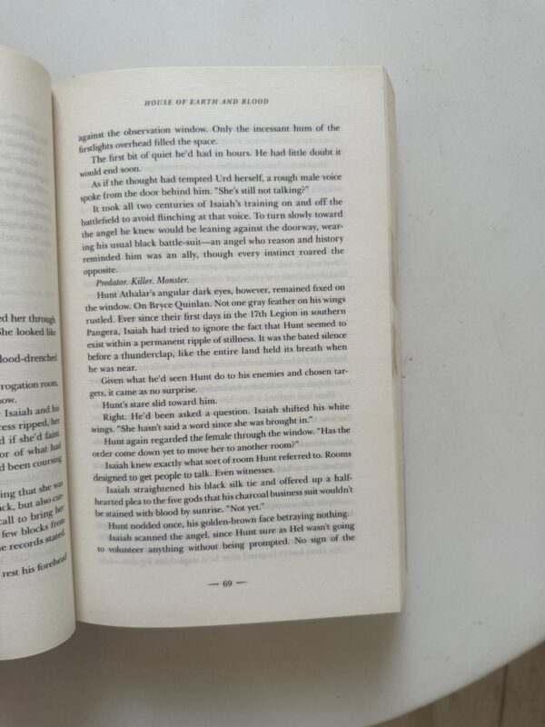 Crescent City: House Of Earth And Blood – Sarah J Maas secondhand book