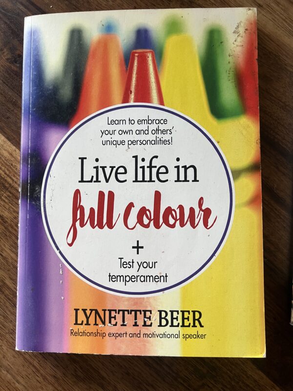 Live Life In Full Colour - Lynette Beer Live Life In Full Colour – Lynette Beer secondhand book