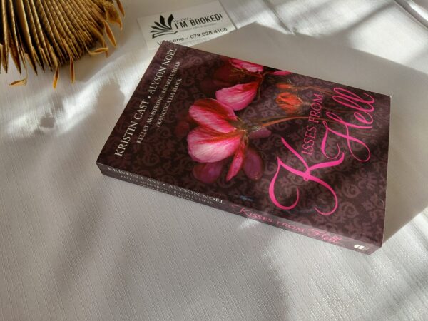Kisses From Hell – Kristin Cast , Kelley Armstrong , Richelle Mead , Francesca Lia Block , Alyson Noel secondhand book