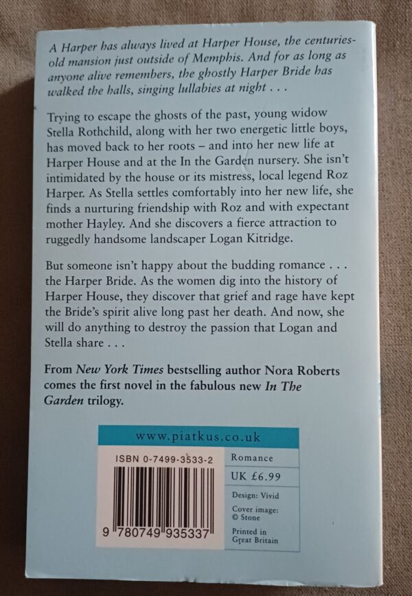 Blue Dahlia – Nora Roberts secondhand book
