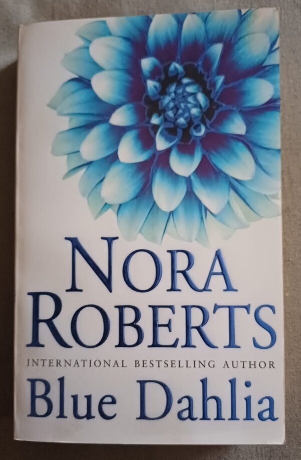 Blue Dahlia – Nora Roberts secondhand book