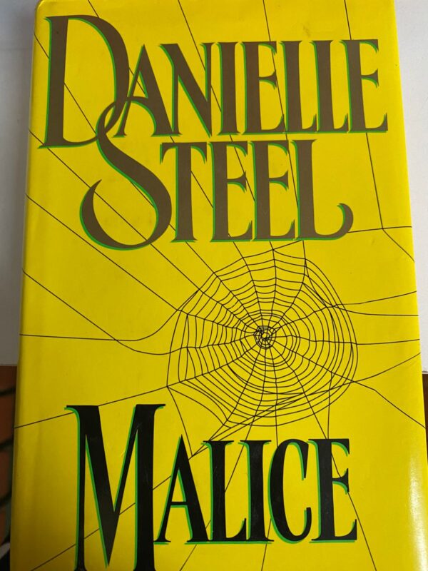 Malice - Danielle Steel Malice – Danielle Steel secondhand book