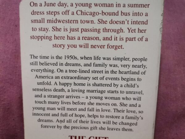 17730748766703255280018513818831 The Gift – Danielle Steel secondhand book