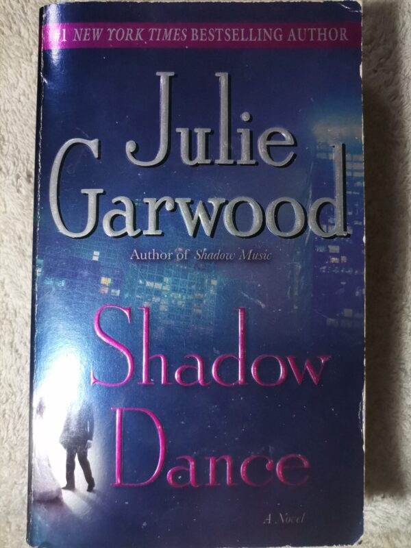 1773164924431812578017704203903 Shadow Dance – Julie Garwood secondhand book
