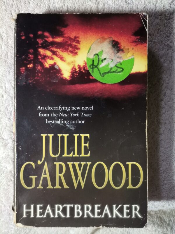 17731653596758043385144976156368 Heartbreaker – Julie Garwood secondhand book