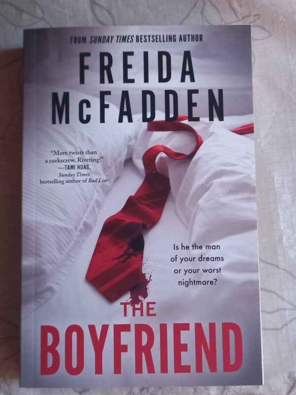 The Boyfriend – Freida McFadden secondhand book