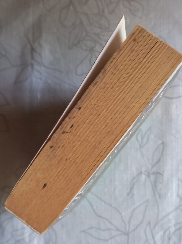 20260319_162809 The Dissident – Nell Freudenberger secondhand book