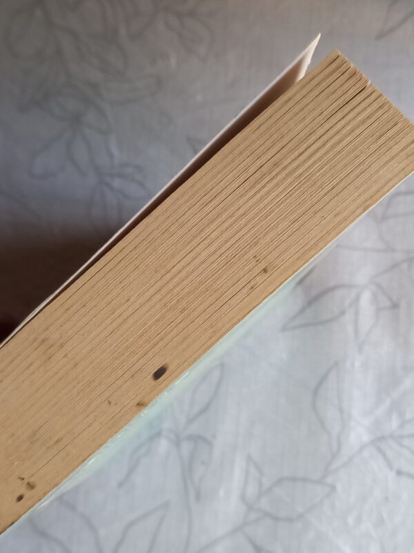 20260319_162815 The Dissident – Nell Freudenberger secondhand book