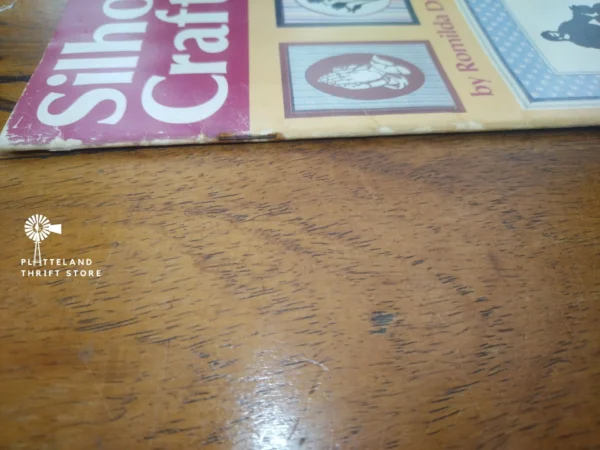 BK26027 2 Silhouette Crafts — Romilda Dilley secondhand book