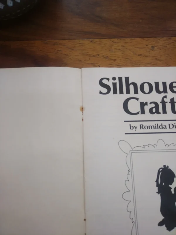 BK26027 4 Silhouette Crafts — Romilda Dilley secondhand book