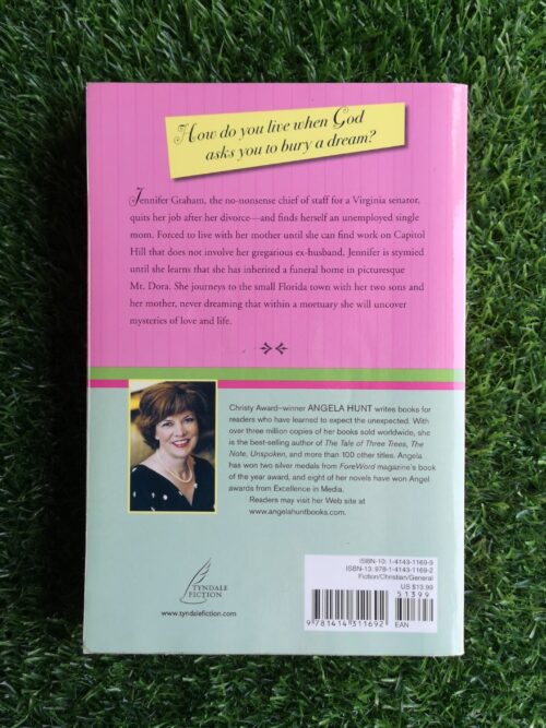 Doesn’t She Look Natural? – Angela Hunt secondhand book
