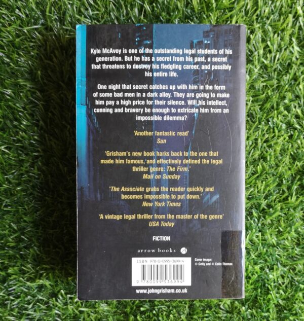 The Associate – John Grisham secondhand book