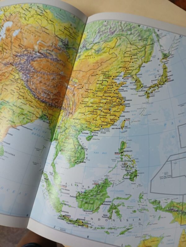 Pictorial Atlas Of The World secondhand book