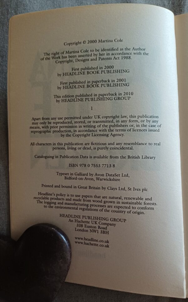 Broken_Copyright Broken – Martina Cole secondhand book