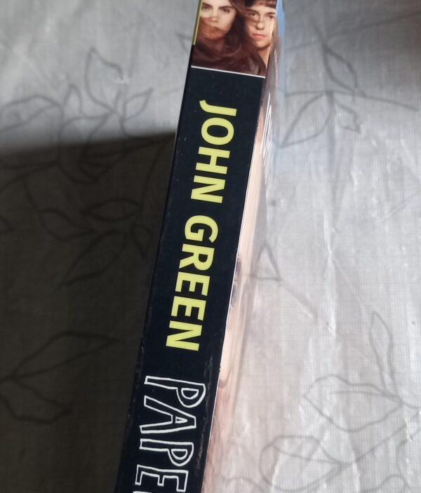 Paper Towns – John Green secondhand book