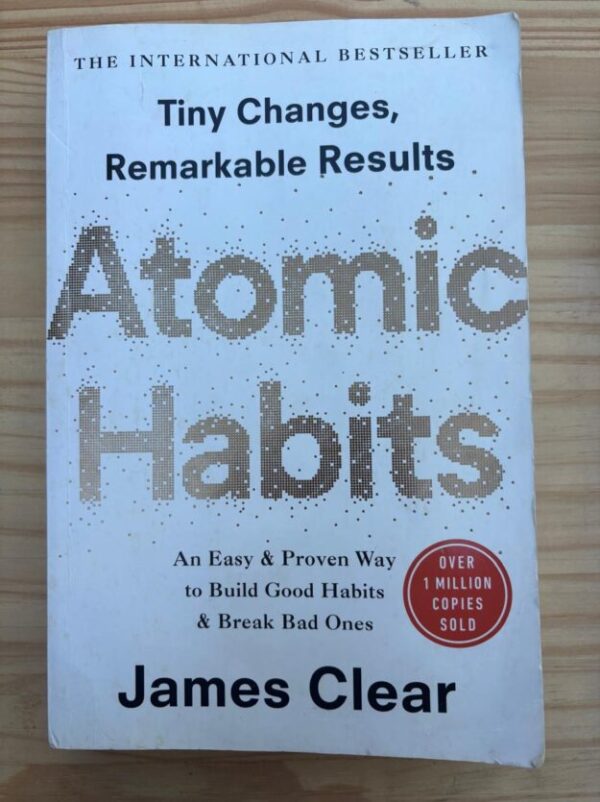 Atomic Habits – James Clear secondhand book
