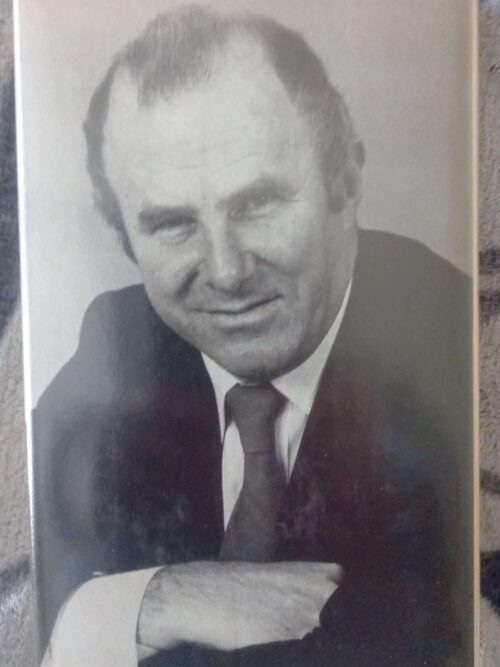 Glued To The Box — Clive James secondhand book