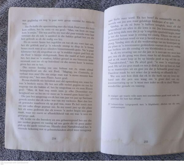 Vonke Uit Die Koeroeklip6 Vonke Uit Die Koeroeklip: ‘n Eie Verhaal Uit Namakwaland — Gert Sarrisam secondhand book