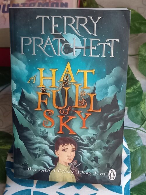 A Hat Full Of Sky – Terry Pratchett secondhand book