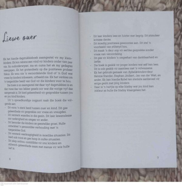 Hallo, Jesus! 366 Dagstukkies Vir Kinders — Marinda Engelbrecht secondhand book