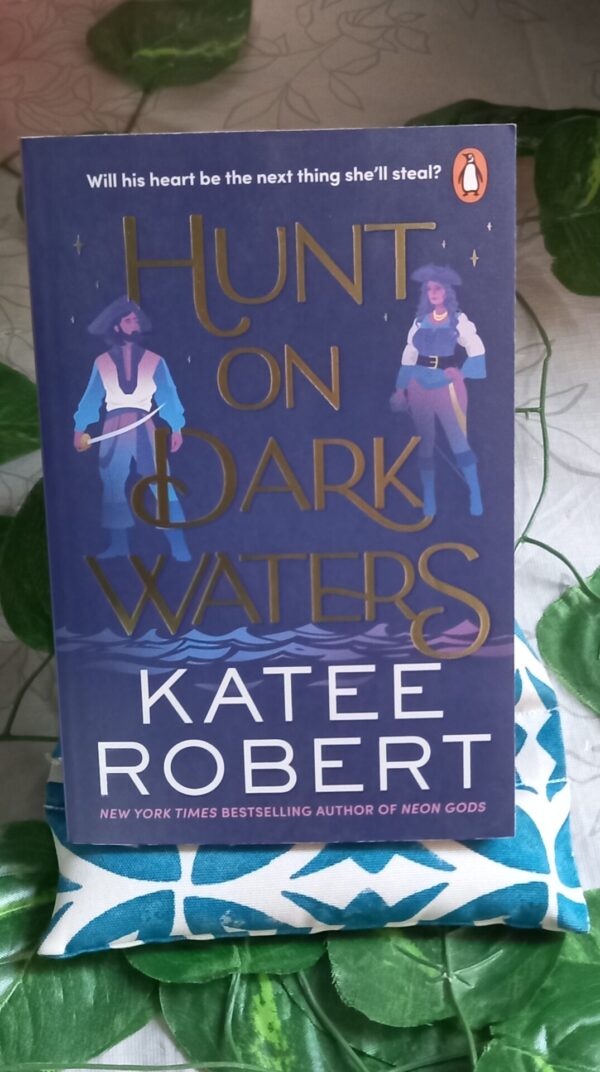 Hunt On Dark Waters – Katee Robert secondhand book