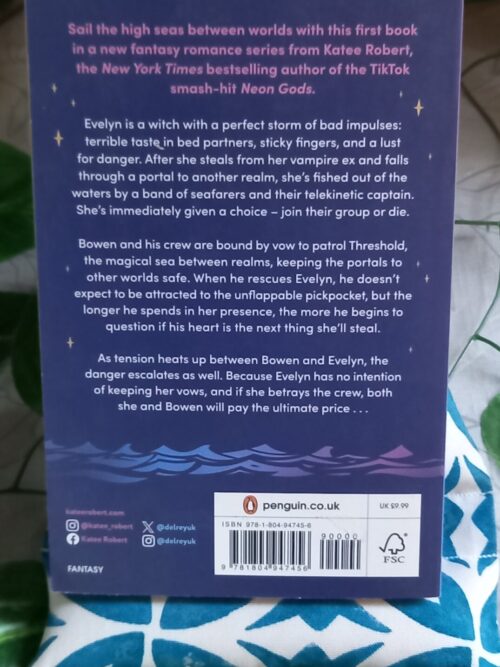 Hunt On Dark Waters – Katee Robert secondhand book