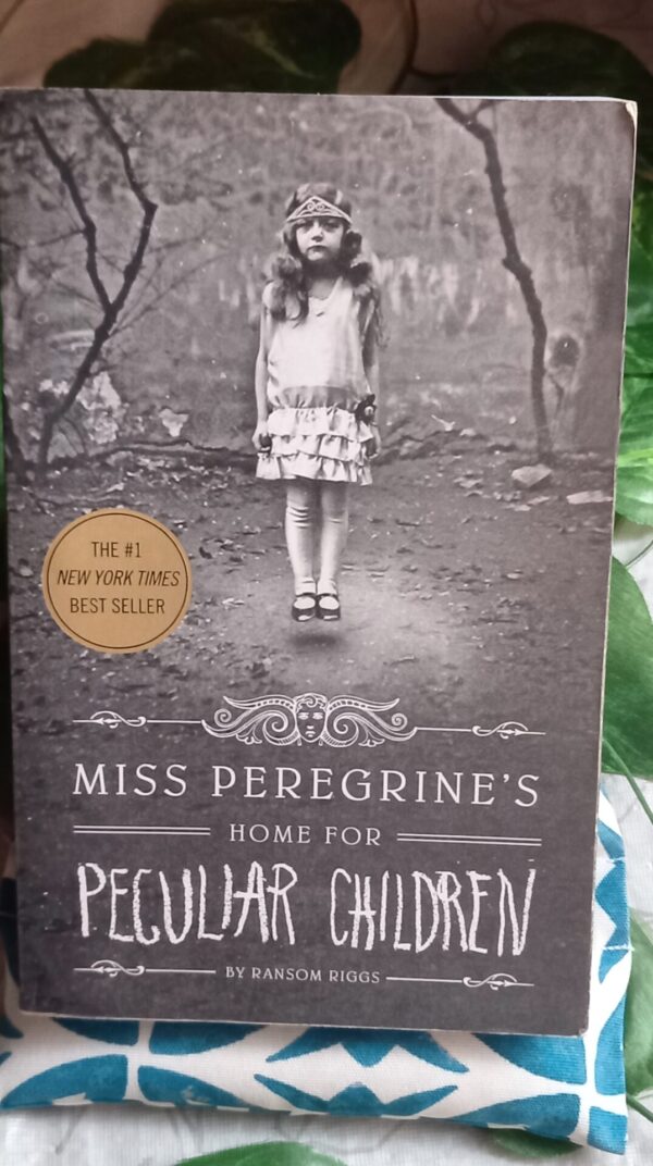 Miss Peregrine’s Home for Peculiar Children – Ransom Riggs secondhand book