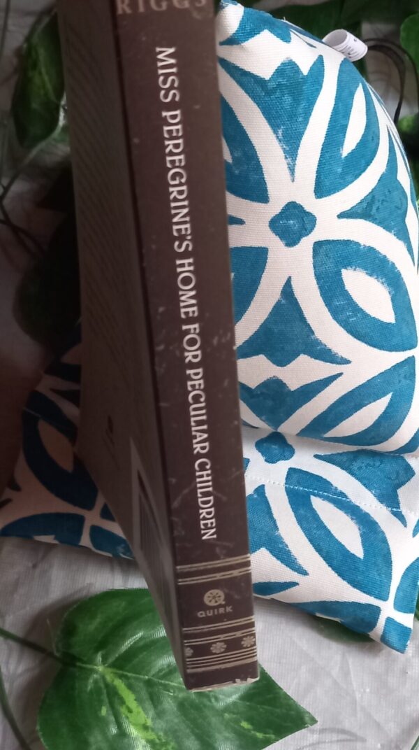 Miss Peregrine’s Home for Peculiar Children – Ransom Riggs secondhand book